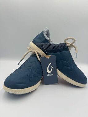 NEW! OluKai Mahiki Moonlit Ocean Shoes 20477-7E7E, Navy/cream colors, W size 9